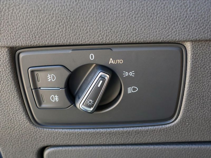 Volkswagen Passat 2,0 TDI DSG Matrix Virtual DPH - fotka 19 z 37