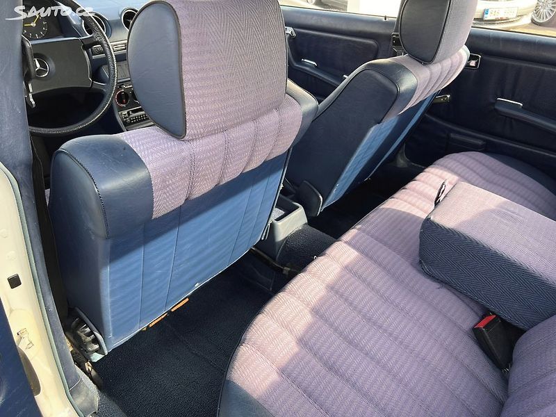 Mercedes-Benz 123 230E - fotka 22 z 23