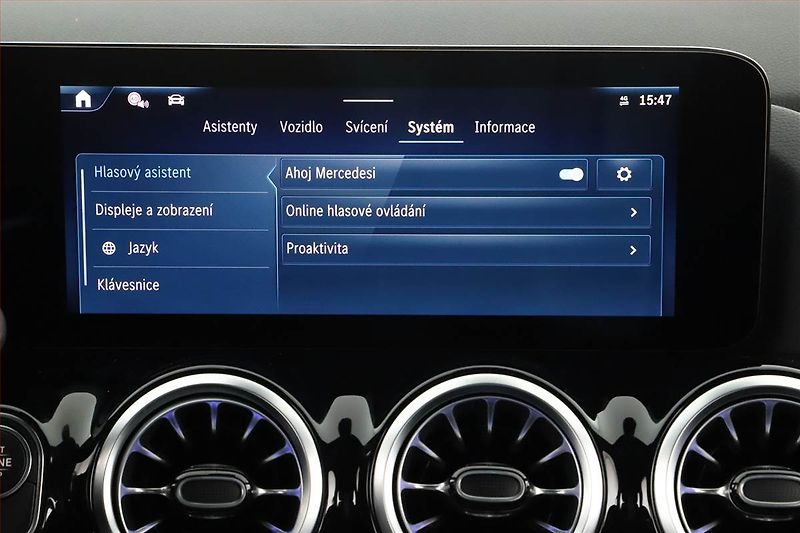 Mercedes-Benz GLA (2025) 220 4MATIC - fotka 29 z 30