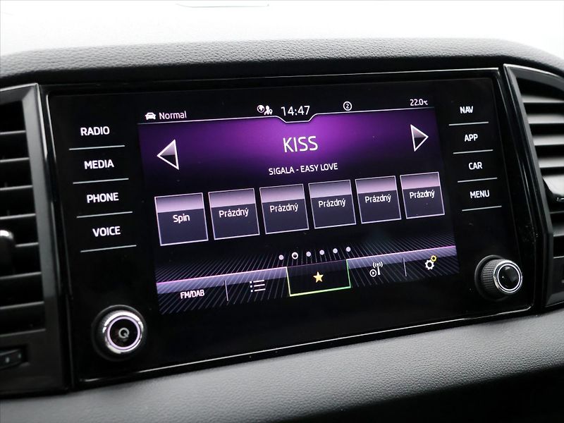 Škoda Karoq 1.5 TSI 110kW DSG CZ Sportline - fotka 26 z 36