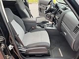 Dodge Nitro 2.8 CRD 4x4 Automat - náhled 14