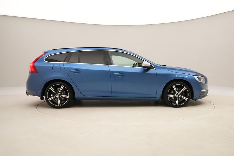 Volvo V60 D4 AWD R-DESIGN AUT  - fotka 13 z 41