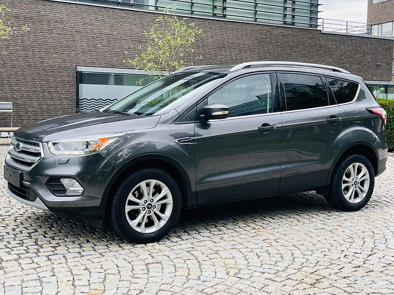Ford Kuga 2.0TDCi MAN FACELIFT SERVISKA - fotka 5 z 45
