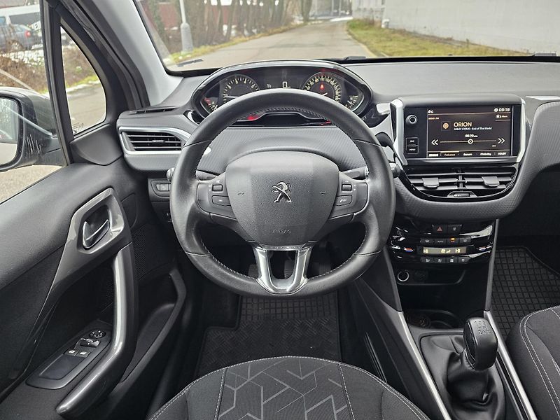Peugeot 2008 (2017) 1.2 Pure Tech 81KW - fotka 15 z 22