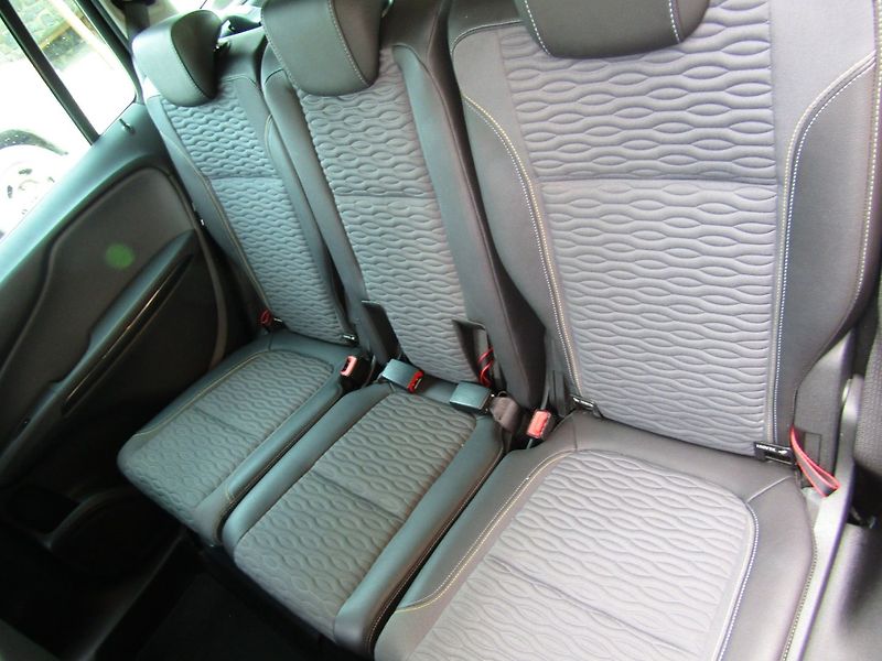 Opel Zafira (2015) 2.0 CDTi ÚPLNÁ SERVISNÍ HISTOR - fotka 23 z 48