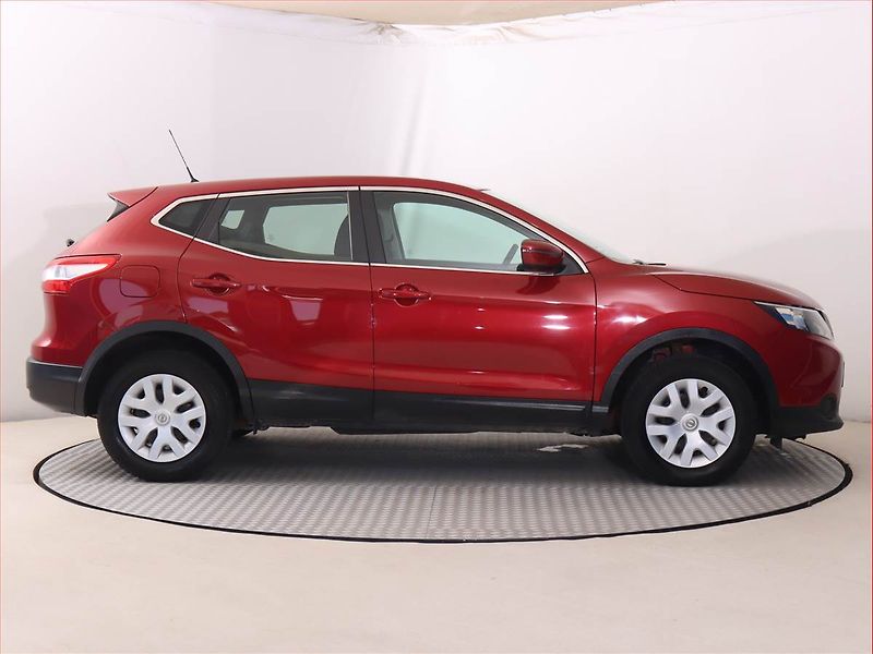 Nissan Qashqai (2016) 1.2 DIG-T, Serv.kniha - fotka 6 z 17