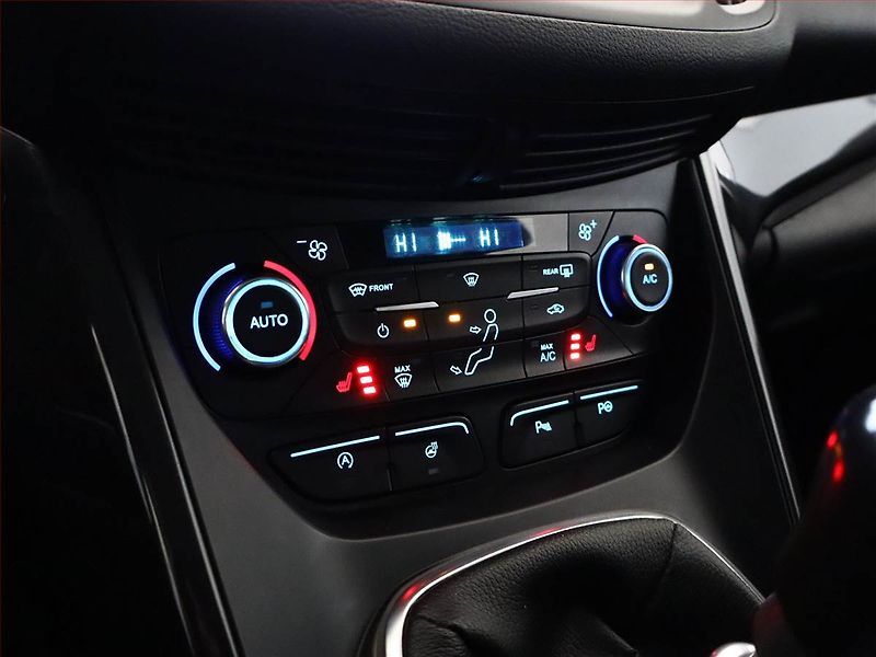 Ford Kuga (2017) 2.0 TDCi, Kůže, Navi, Tempomat - fotka 13 z 15