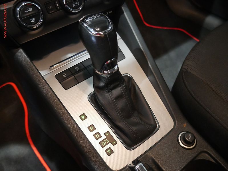 Škoda Octavia (2014) 2.0 TDi, ČR, DSG - fotka 17 z 19