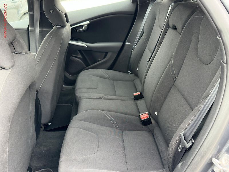 Volvo V40 (2014) 1.6 D, AC, tempo, park.čidla - fotka 10 z 16