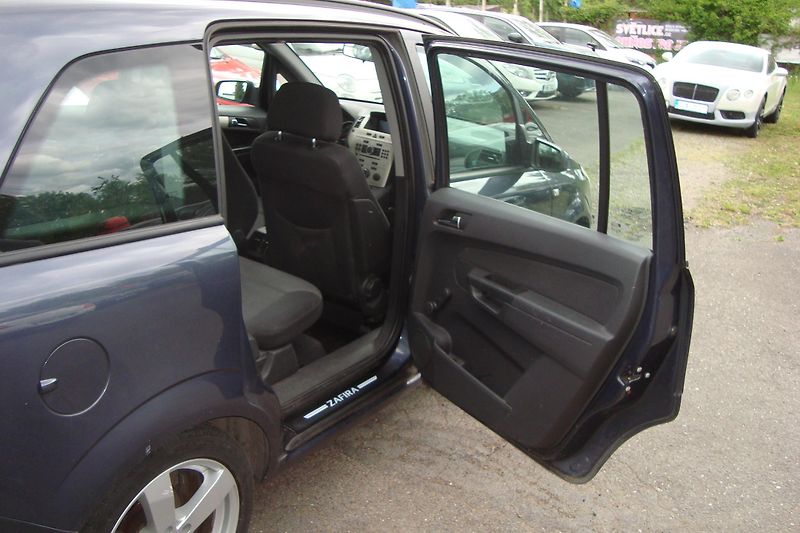 Opel Zafira (2008) 1.9 CDTi,7-M,2.Maj.S.Kn.STK 28 - fotka 25 z 50