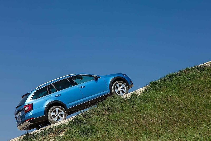 Škoda Octavia Combi RS a Škoda Octavia Scout.