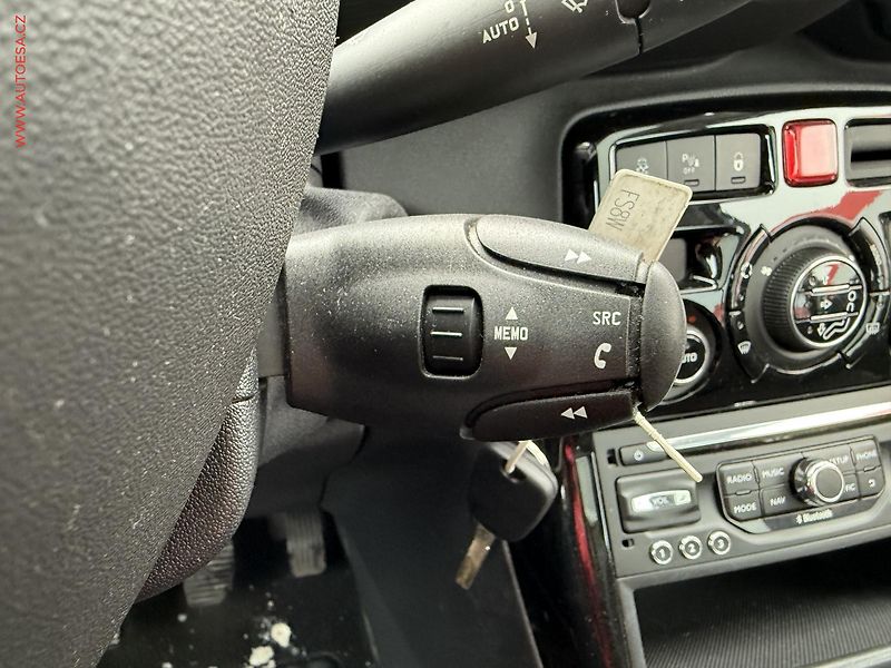 Citroën C3 Picasso (2015) 1.2i, Exclusive, navi, panor - fotka 13 z 17