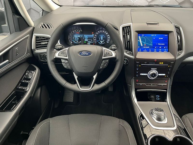 Ford S-MAX 2,5 HEV Titan. 7 míst ZAMLUVEN - fotka 7 z 65
