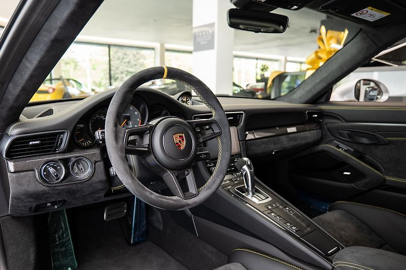 Porsche 911 (991.2) GT2 RS Weissach - fotka 5 z 15