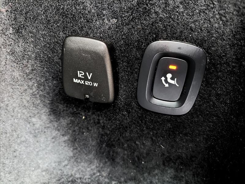 Volvo V60 T6 257kw,AWD,Inscript,kůže - fotka 41 z 50