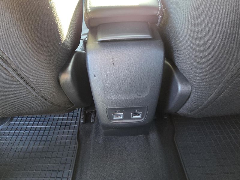 Peugeot 2008 (2025) 1.2 PT 130 ALLURE EAT8 - fotka 14 z 29
