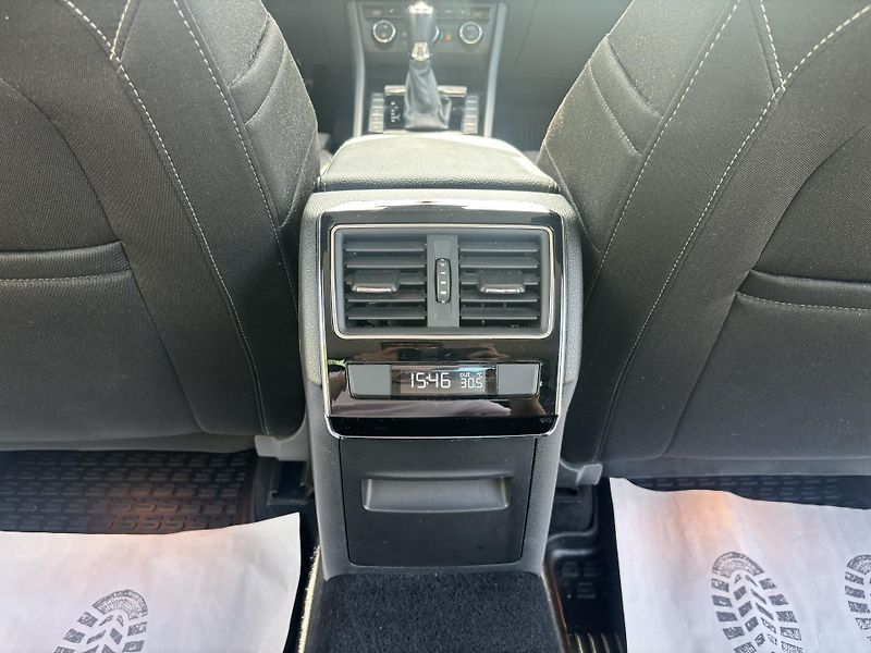 Škoda Superb (2016) 2.0 TSI 162kw Style NAV - fotka 20 z 31