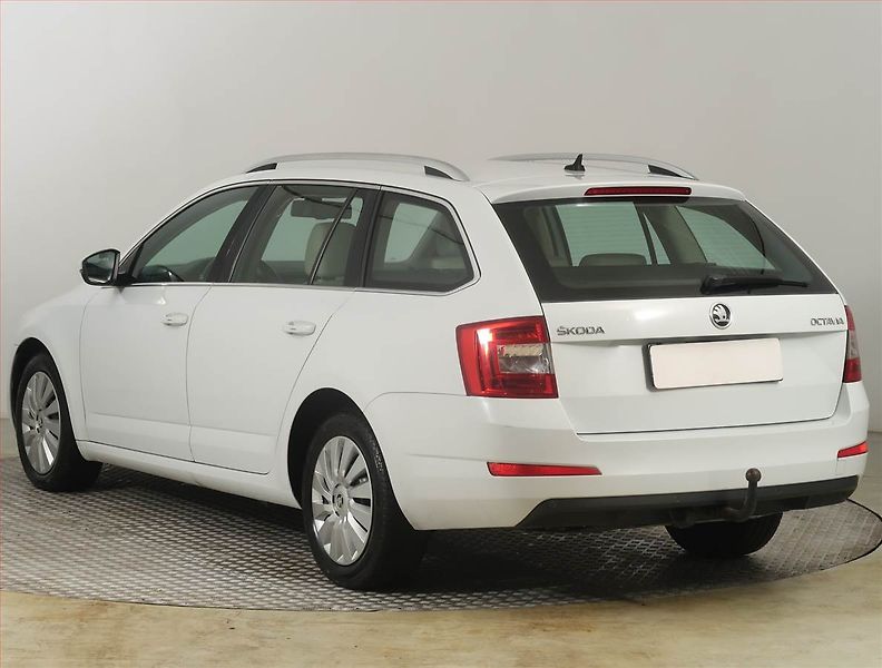 Škoda Octavia (2015) Style 1.6 TDI, Automat, Navi - fotka 4 z 18