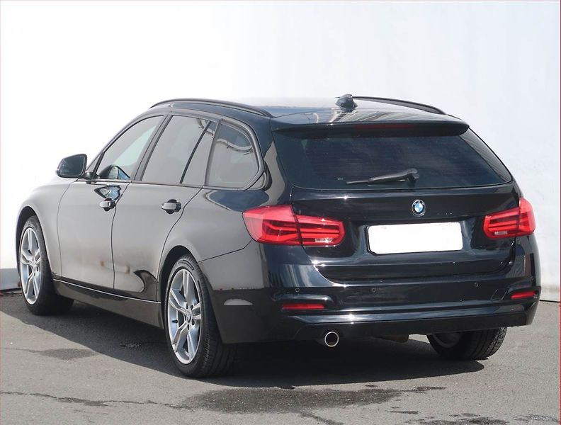 BMW Řada 3 (2018) 318 d, Automat, Serv.kniha - fotka 4 z 23