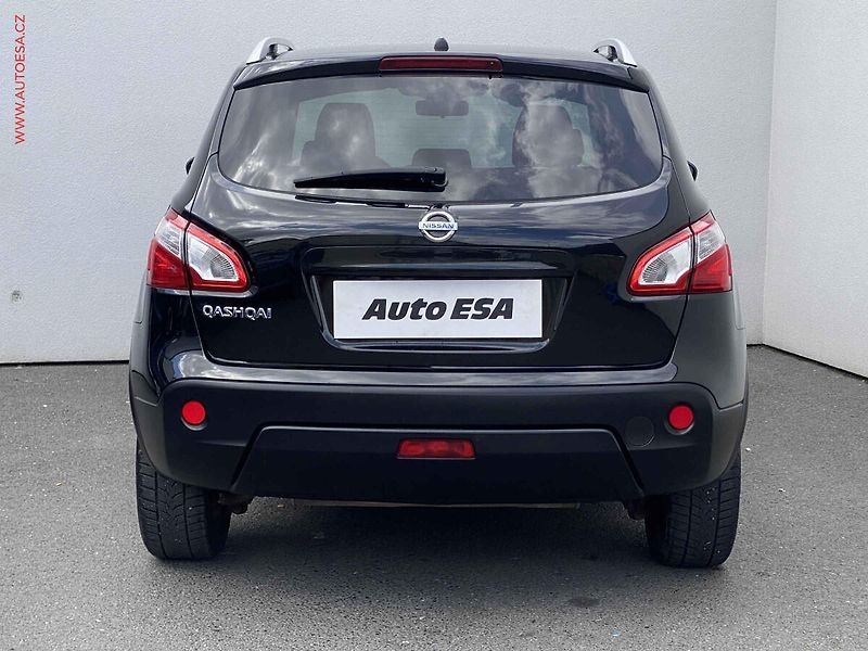 Nissan Qashqai (2012) 2.0, N-Connecta, panor - fotka 5 z 17