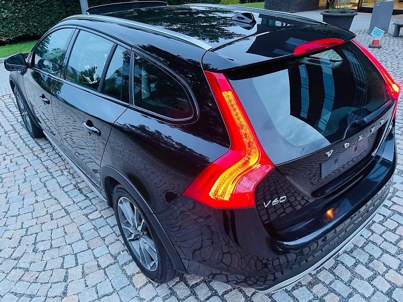 Volvo V60 2.4D4 5V AUTOMAT KAMERA TAŽNÉ - fotka 16 z 50