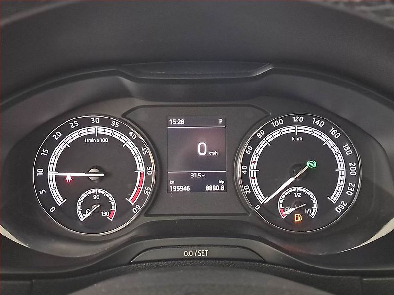 Škoda Karoq (2019) 1.6 TDI, Automat, Tempomat - fotka 11 z 17