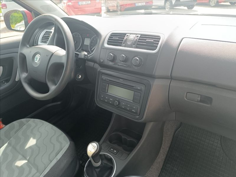 Škoda Fabia 1,2 HTP Ambition STÁLE U NÁS - fotka 11 z 17
