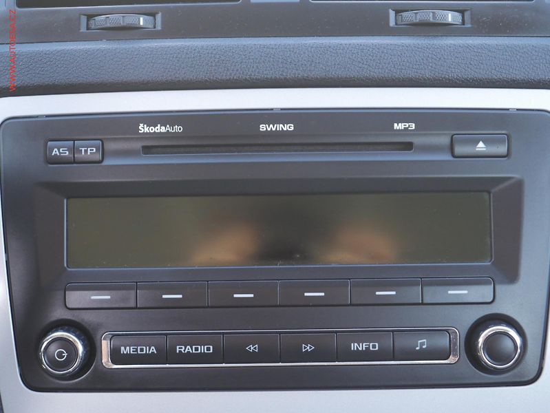 Škoda Octavia (2010) 1.4 TSI, Ambiente - fotka 11 z 16