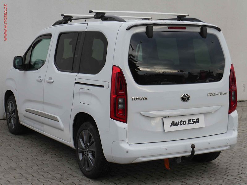 Toyota ProAce City Verso (2023) 1.2T, 1.maj,ČR, Family, AT - fotka 6 z 19
