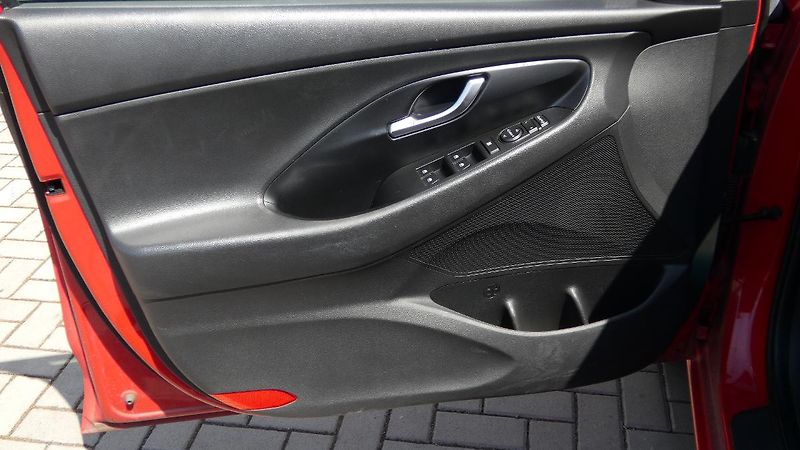 Hyundai i30 1.5 T-GDI N-Line - fotka 8 z 23