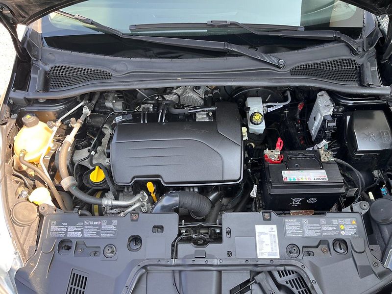 Renault Clio (2014) 1.2 i Kombi - fotka 16 z 17