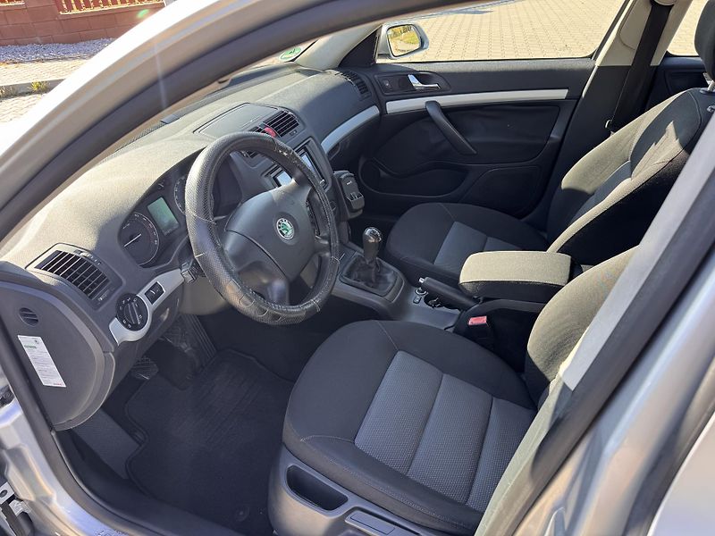 Škoda Octavia (2008) 2.0TDI 103Kw Ambition- 2x SADA - fotka 5 z 17