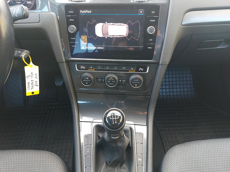 Volkswagen Golf 1,6 TDi 85kw Comfortline ACC - fotka 13 z 18