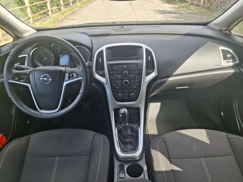 Opel Astra (2012) J ST 1,4 turbo 103 kW - fotka 11 z 20