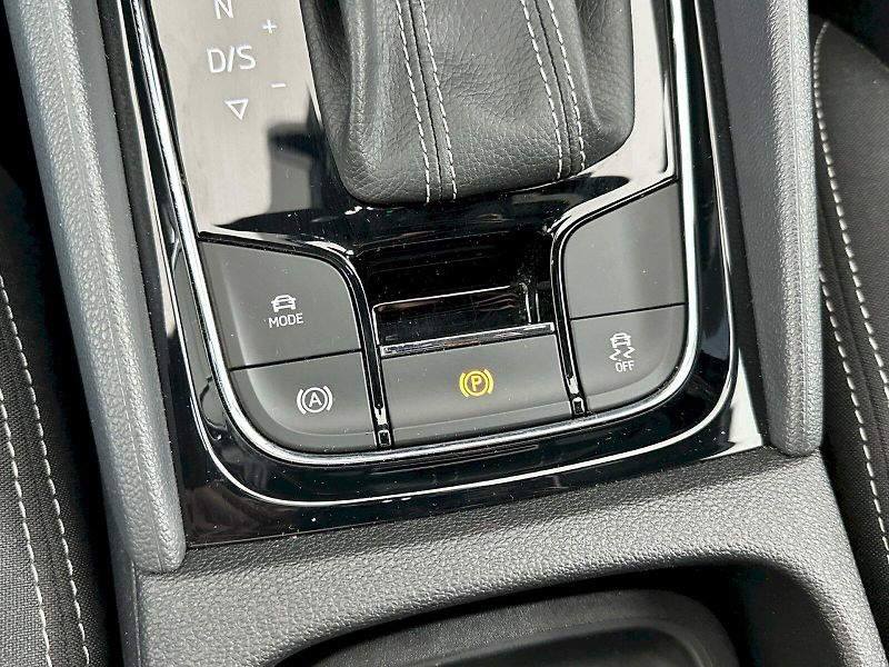 Škoda Karoq (2025) DSG 2.0TDI 110kW 4x4 SportLine - fotka 25 z 35