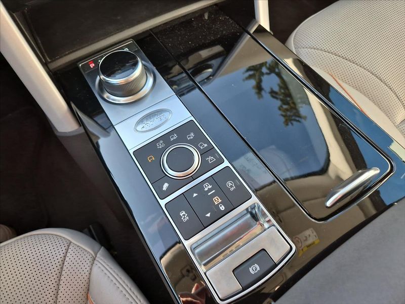 Land Rover Discovery 3,0 TDV6 HSE  5 - fotka 16 z 17