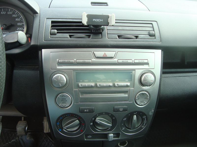 Mazda 2 (2006) 1,2 - fotka 13 z 17