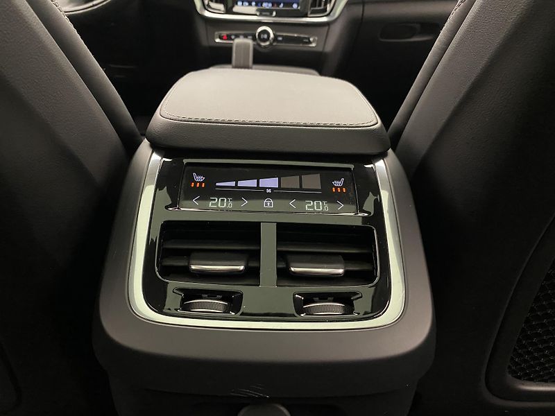 Volvo V90 CC B5 AWD BRIGHT PLUS AUT CZ - fotka 32 z 49