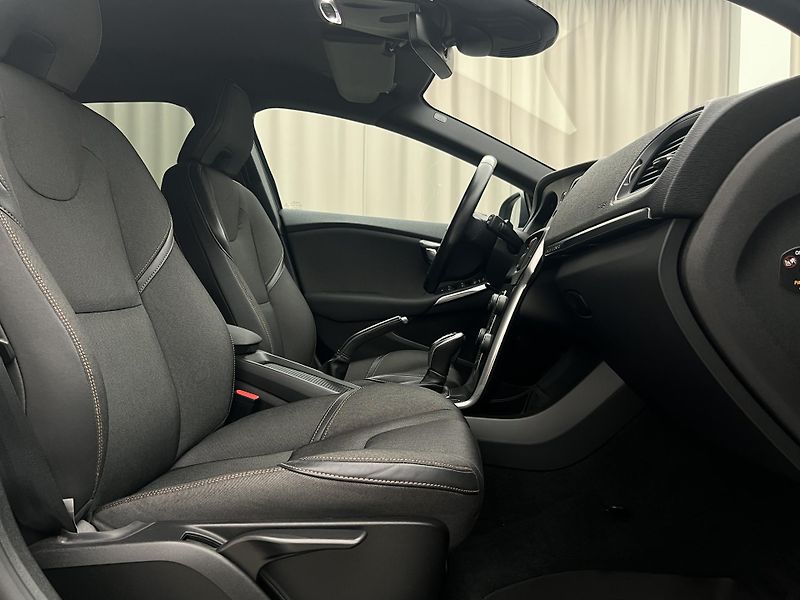 Volvo V40 CC D3 PLUS AUT - fotka 18 z 39