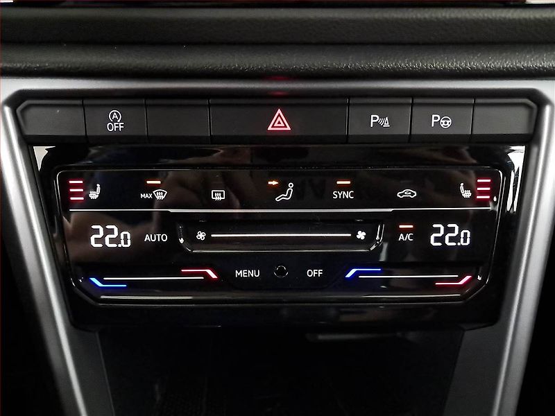 Volkswagen T-Roc (2025) 1.0 TSI - fotka 15 z 19