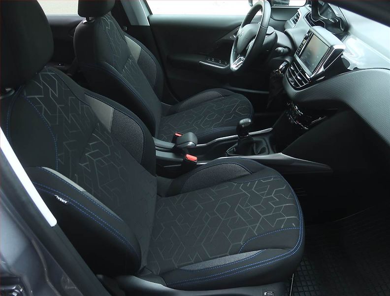 Peugeot 2008 (2019) Style 1.2 PureTech, Serv.kniha - fotka 9 z 14