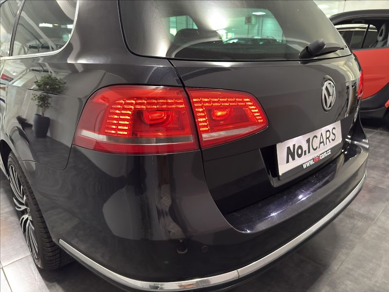 Volkswagen Passat 2,0   TDI DSG HIGHLINE BIXEN - fotka 32 z 42