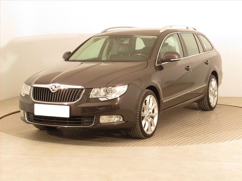 Škoda Superb (2010) Elegance 2.0 TDI, Navi, Xenony - fotka 2 z 16
