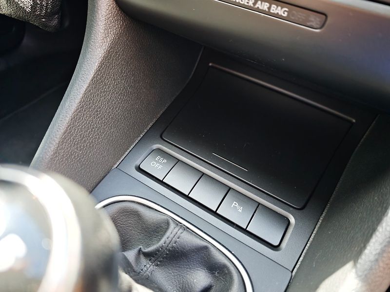 Volkswagen Golf (2010) 1,6 i 75 KW Comfort - fotka 28 z 33