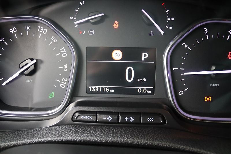 Opel Vivaro (2020) 2.0 BlueHDi/CDTi 130 kW - fotka 32 z 57