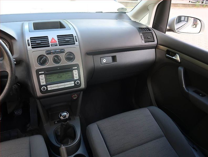 Volkswagen Touran (2007) 1.6, LPG, Tempomat - fotka 8 z 17