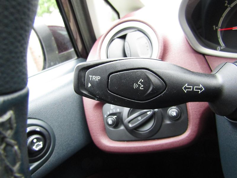 Ford Fiesta (2009) 1.6 TDCi 66kW - fotka 30 z 34