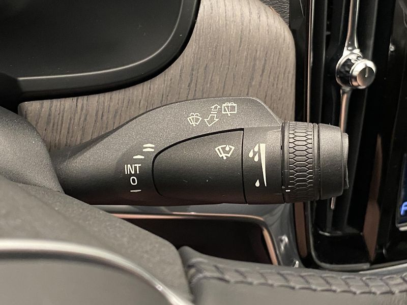 Volvo V90 CC D5 AWD MOMENTUM POLESTAR  - fotka 23 z 46