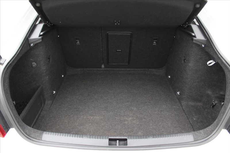 Škoda Octavia 1.6 TDI 85kW LED SERVIS KN. ČR - fotka 12 z 20