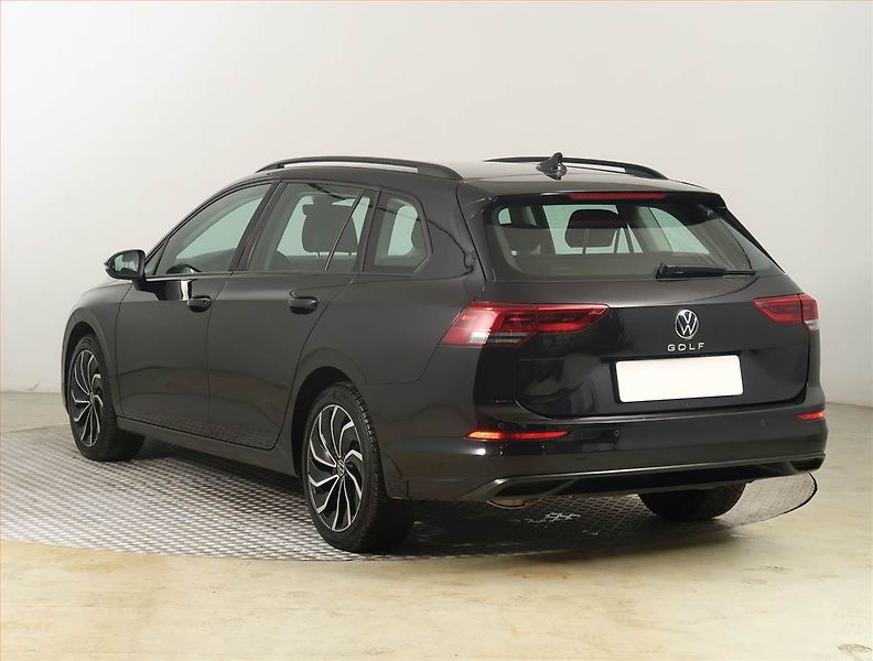 Volkswagen Golf (2021) Life 1.5 TSI, ČR,1.maj - fotka 4 z 22